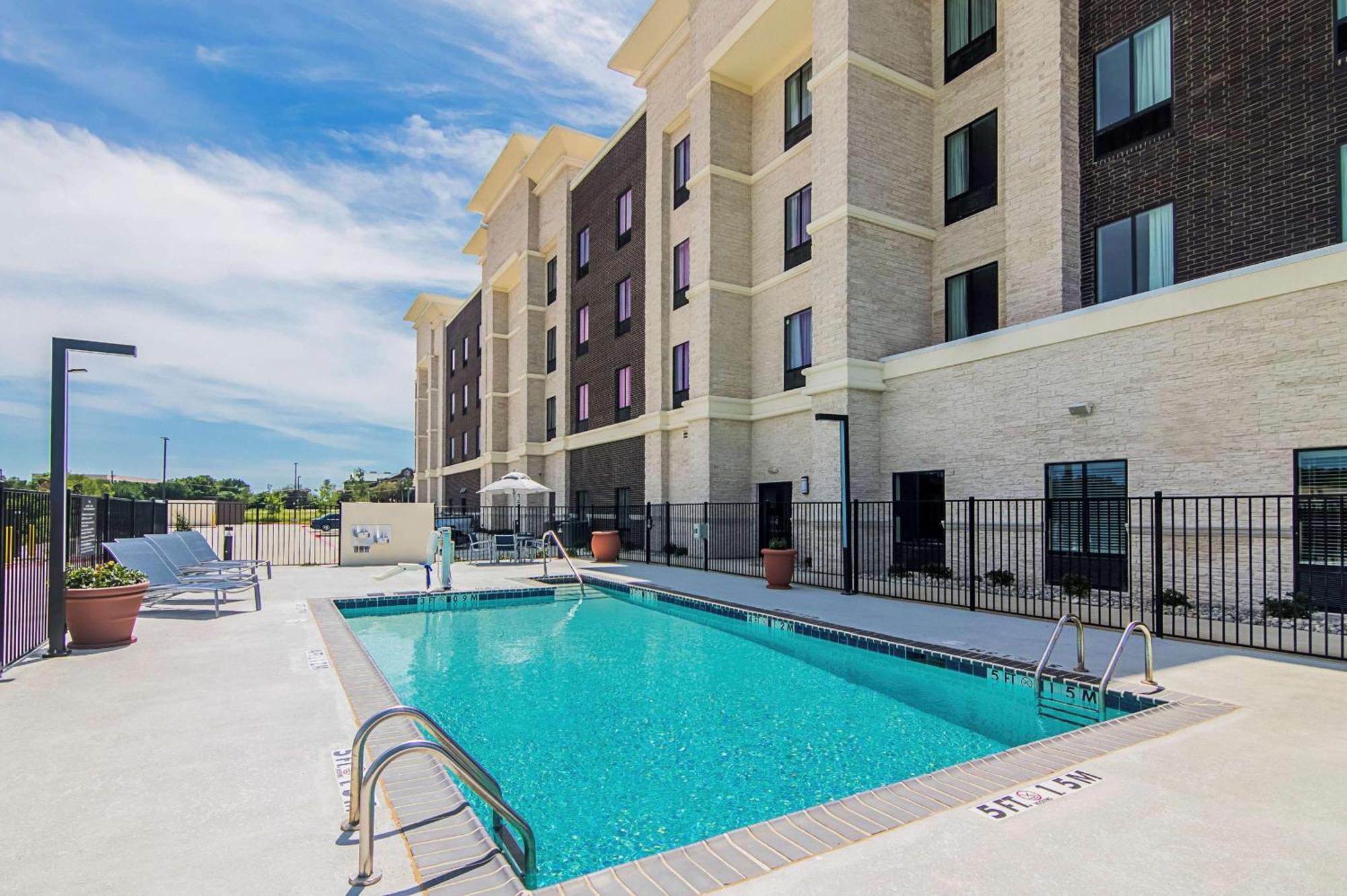Hampton Inn & Suites-Dallas/Ричардсън Екстериор снимка